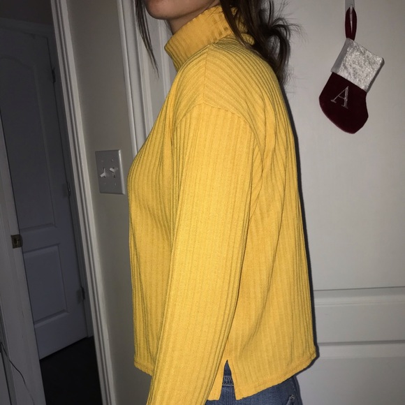 Turtle neck - yellow - Picture 2 of 4
